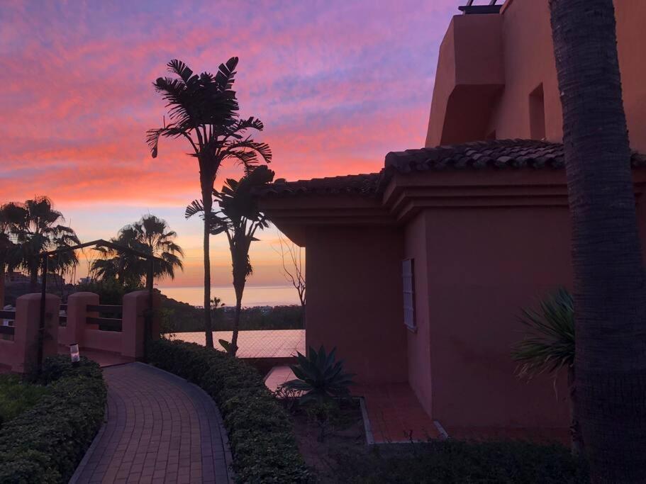 Schoenes Penthouse Mit Meerblick Pura Vida Bahia de Casares 外观 照片